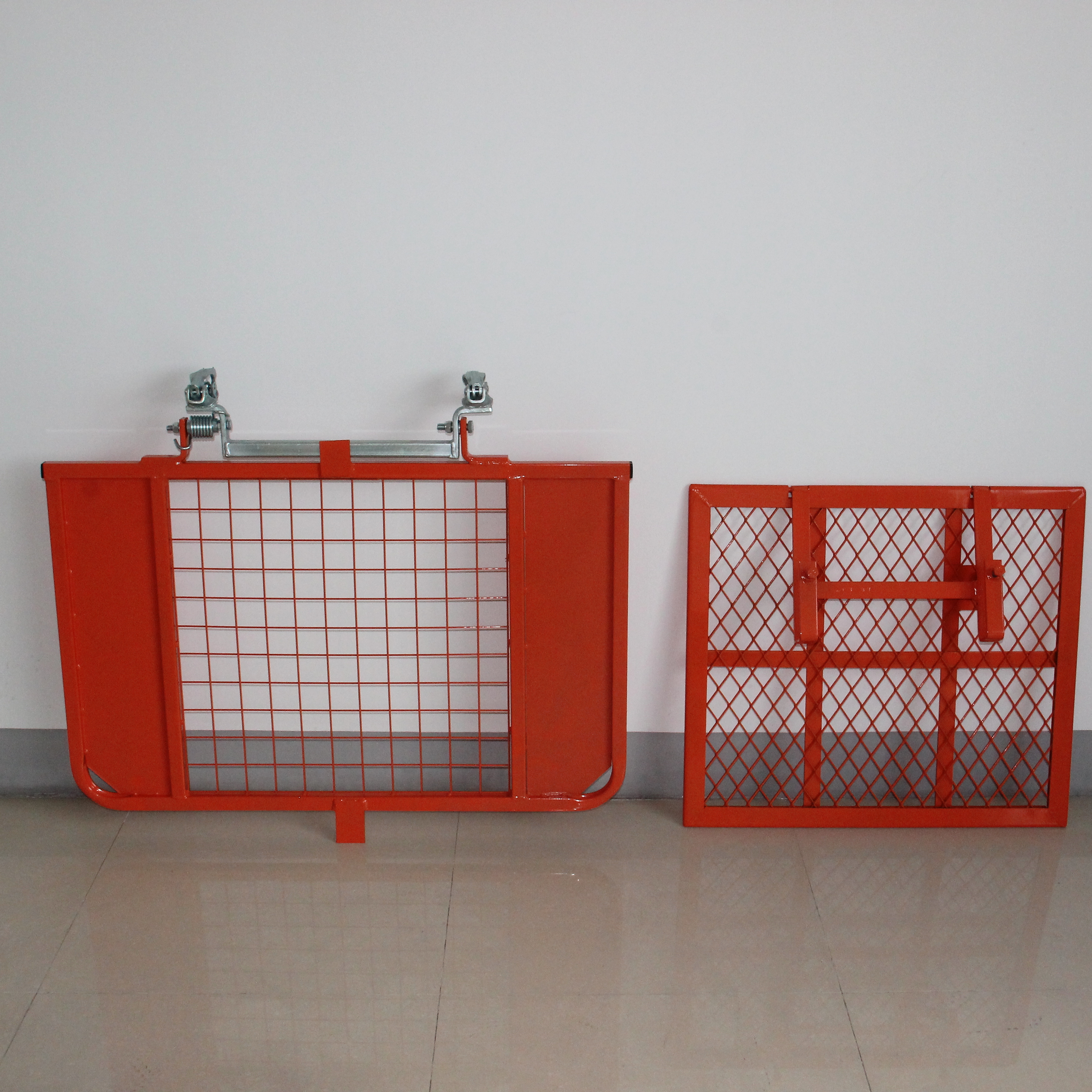 Scaffolding safety door and window