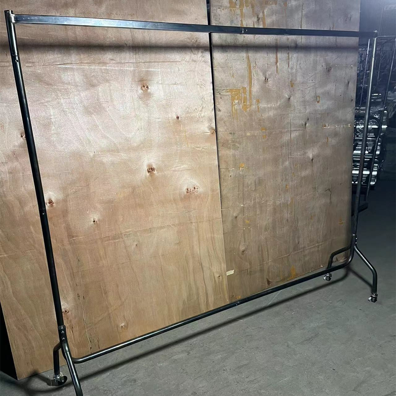 Simple clothes rack