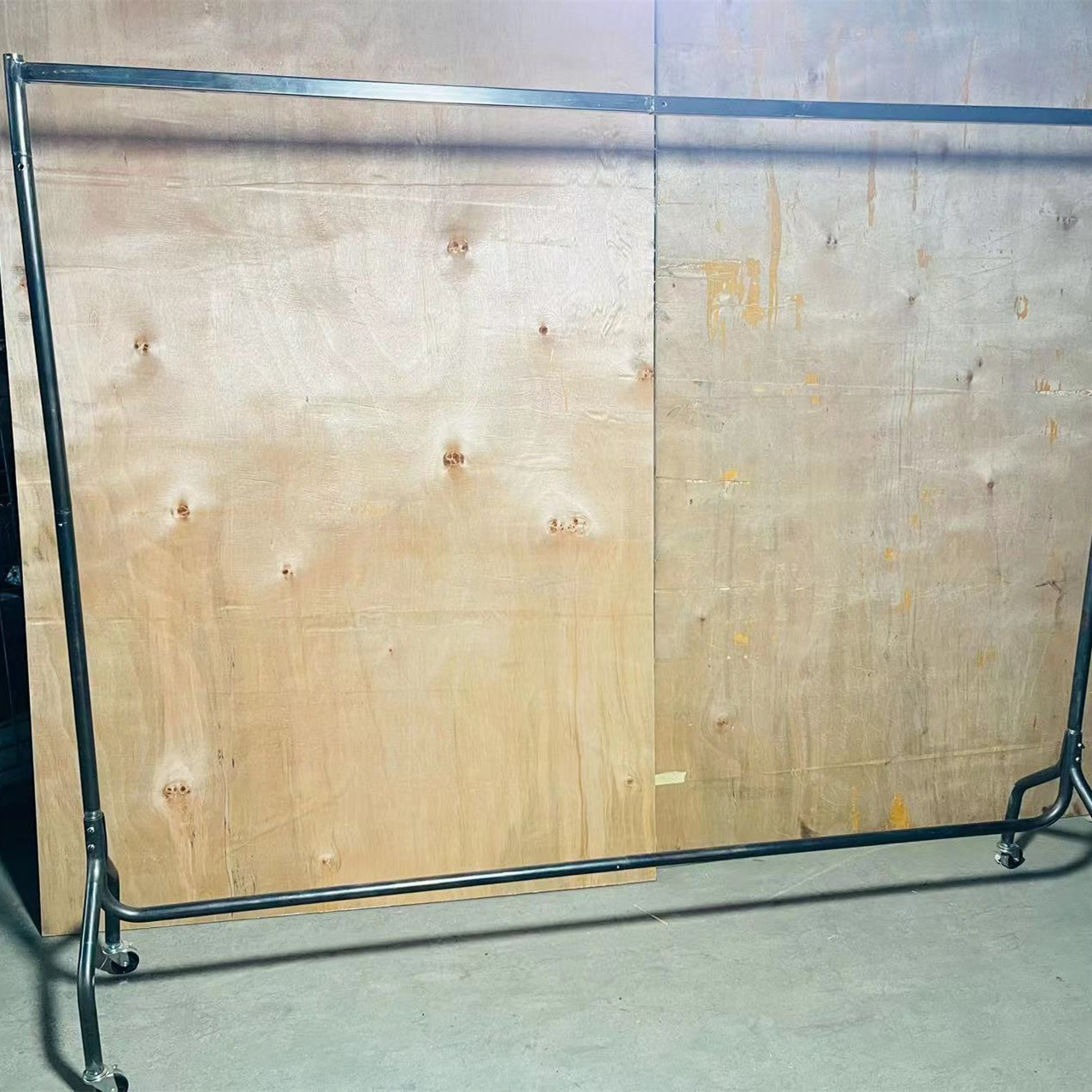 Simple clothes rack