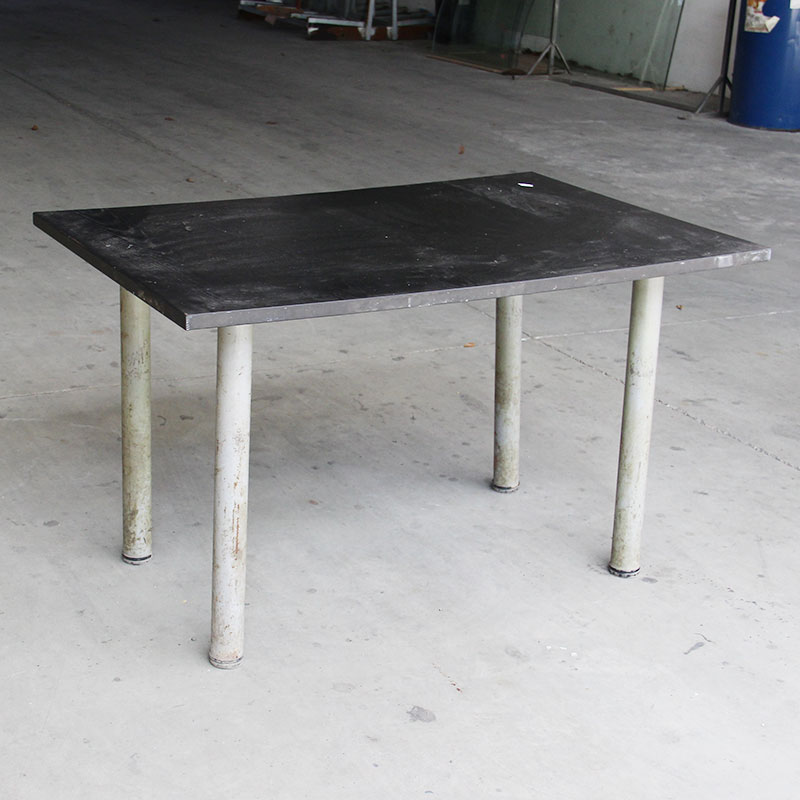 Round Leg Metal